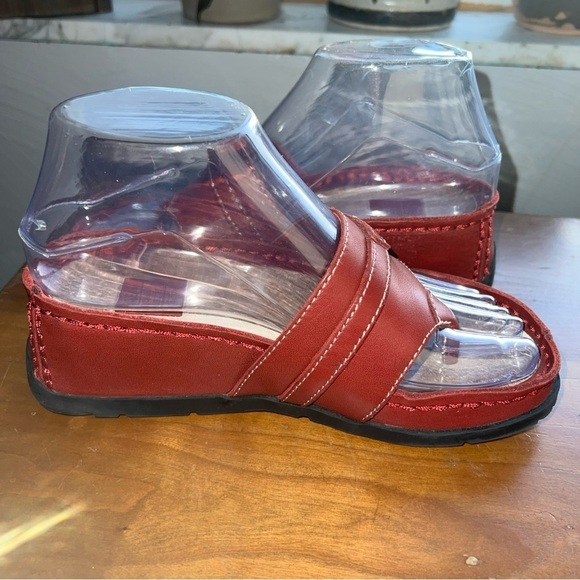 American Eagle Sandals Womens 5M Red Leather Vintage Platform Flip Flop Thong - Picture 8 of 11